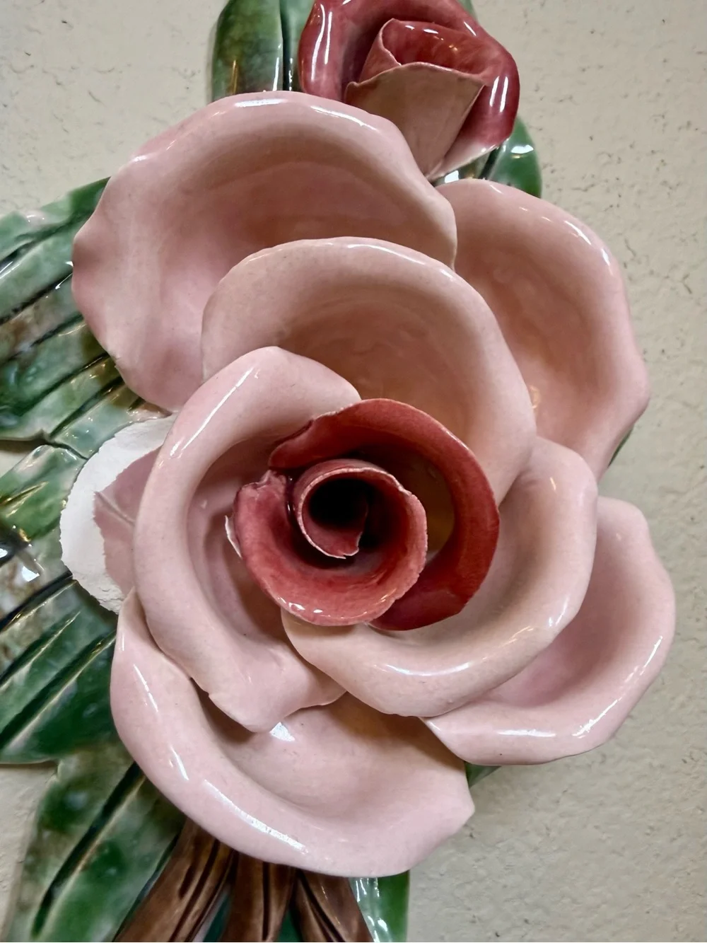 Vintage Capodimonte-style 3D Ceramic Rose Wall Plaque